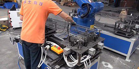 Manual unloading of products after welding